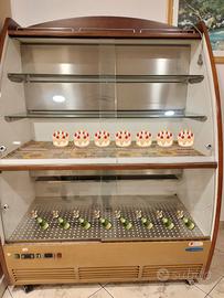 Vetrina esposizione dolci