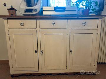 Credenza artigianale
