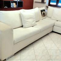 Divano letto angolare bianco con chaise lounge