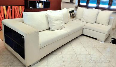 Divano letto angolare bianco con chaise lounge