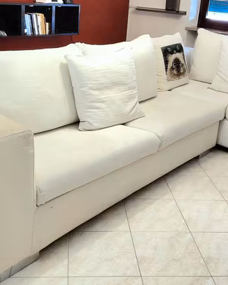 Divano letto angolare bianco con chaise lounge