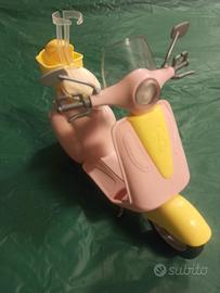 Vespa e auto Barbie