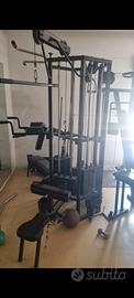 Multistazione allenamento palestra