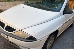 Lancia y elefantino blu