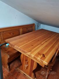 Tavolo + 4 sedie  + cassapanca 