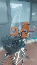 Seggiolino e parabrezza 