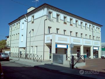 Negozio 300 mq + parcheggio esclusivo
