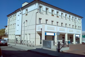 Negozio 300 mq + parcheggio esclusivo