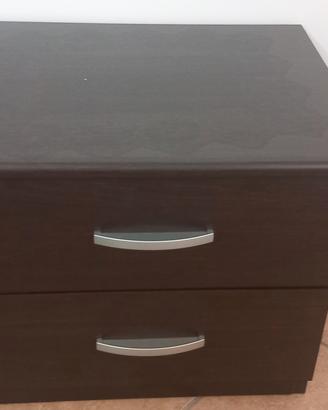 letto matrimoniale con comodini e specchio