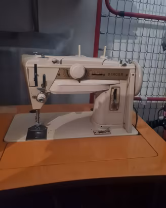 Macchina da cucire Vintage Singer 411 G