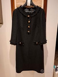 abito nero lana frange e bottoni fiore Luisa Sp46