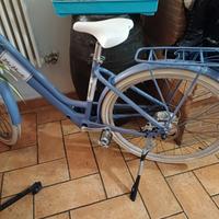 bicicletta elettrica mai usata come foto 