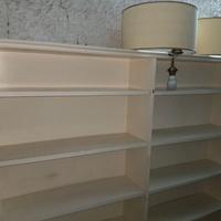 Libreria bianca laccata classica con cornice