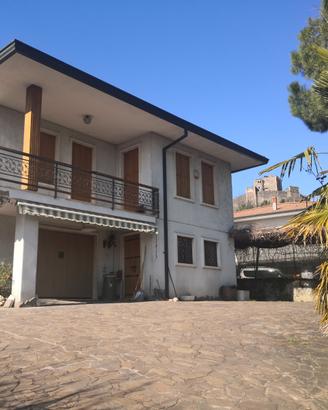 Villa casa singola giardino castello