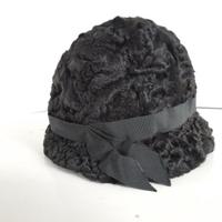 CAPPELLO IN PELLICCIA DI BREITSCHWANZ MODERNO