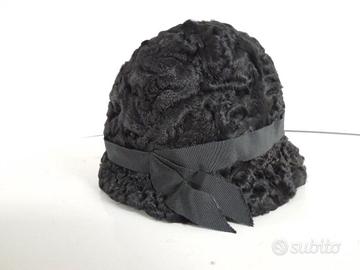 CAPPELLO IN PELLICCIA DI BREITSCHWANZ MODERNO