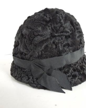 CAPPELLO IN PELLICCIA DI BREITSCHWANZ MODERNO