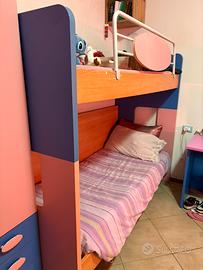 Letto a castello con scala e passerella salvaspazi