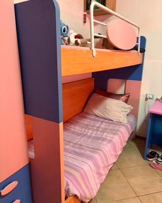 Letto a castello con scala e passerella salvaspazi