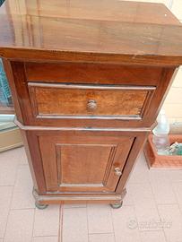 Comodino in legno vintage