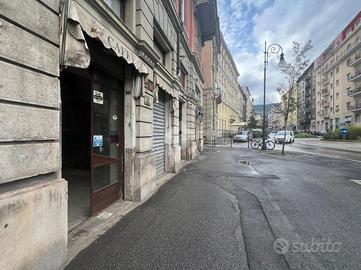 NEGOZIO A TRIESTE