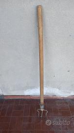 MANICO IN LEGNO ROBUSTO PER GIARDINAGGIO