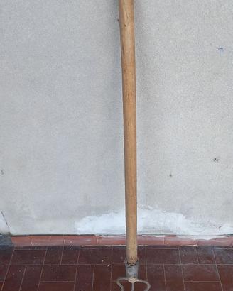 MANICO IN LEGNO ROBUSTO PER GIARDINAGGIO