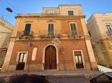 4 LOCALI A BRINDISI