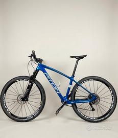 Mountain Bike PITON SR in Carbonio