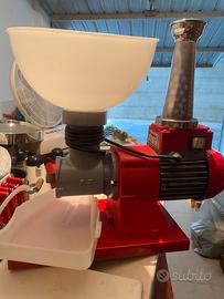 Macchina per la conserva di pomodoro