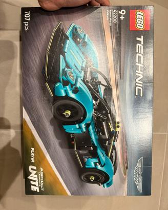LEGO Technic 42208 Aston Martin Valkyrie MISB