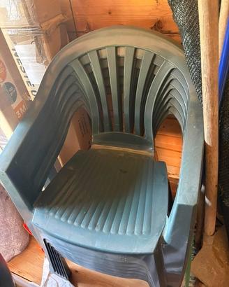 Tavolo con sedie in plastica da esterno