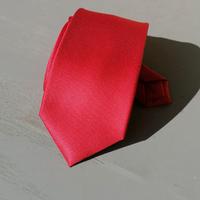 Cravatta rossa lunga in seta