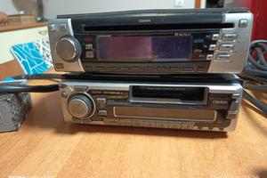 2 autoradio Clarion più caricatori CD 