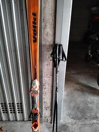 Sci VOIKI con bastoni