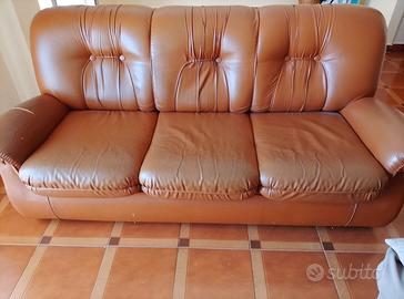 Divano letto e 1 poltrona in pelle