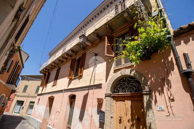 6 LOCALI A ATRI