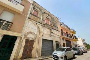 2 LOCALI A CANOSA DI PUGLIA