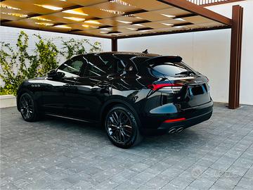 Maserati levante granlusso 250cv