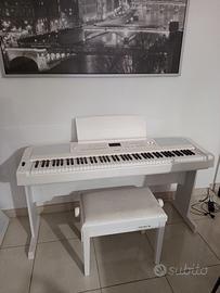 Pianoforte digitale Yamaha DGX670