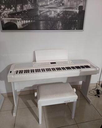 Pianoforte digitale Yamaha DGX670