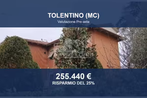 Immobile in asta di 399 m² con box auto a Tolentin