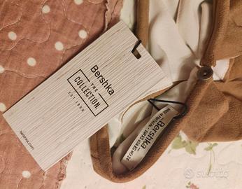 Top Bershka da donna nuovo con targhettino