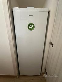 Congelatore verticale Smeg No Frost A+