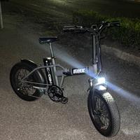 Bici elettrica BMX con acceleratore