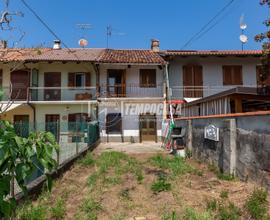 CHIVASSO RUSTICO CON TERRENO E TRAVATA