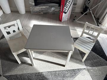 Tavolino con 2 sedie per bambini