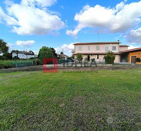 Appartamento con ca 500 mq di giardino. Rif. FPSB7