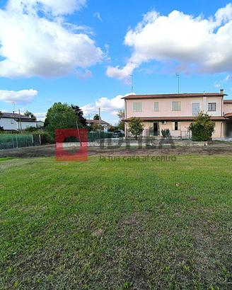 Appartamento con ca 500 mq di giardino. Rif. FPSB7