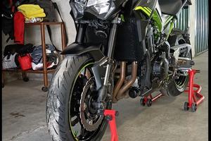 Kawasaki z 900 del 2021